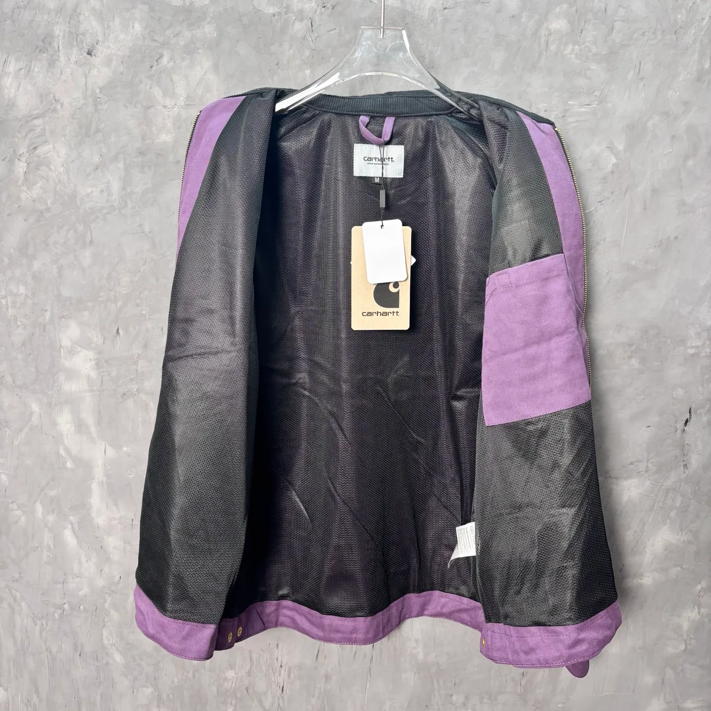 Main recommendation 📝05336# 153 Correct version·Seven-color lining mesh thin jacket 💥 Carhartt WIP Carhartt Detroit Retro Canvas heavy work jacket 🌈Color: Brown Purple White Black Petrol Blue Smoke Gray Size: S-XL Carhartt, founded in San Francisco, USA, is a clothing brand in the industrial era of the United States. It mainly produces work pants and work jackets. It is one of the suppliers of military clothing for the US military. To this day, Carhartt is still a street fashion brand with popularity and brand charm. If you talk about work wear-style clothing, you have to think of Carhartt. Carhartt is famous for manufacturing high-quality workwear with excellent quality, comfort and durability. Its products are mostly made of high-grade fabric materials and are suitable for all kinds of extremely harsh working environments.